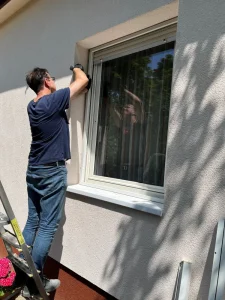 Szúnyogháló szerelés, átalakítás méret módosítás miatt