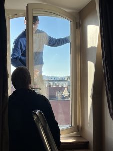 Ablakjavítás a Corinthia Holtelben
